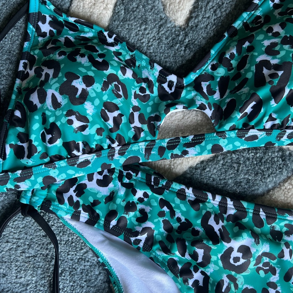Hurley • Women’s two piece bikini • Never worn!